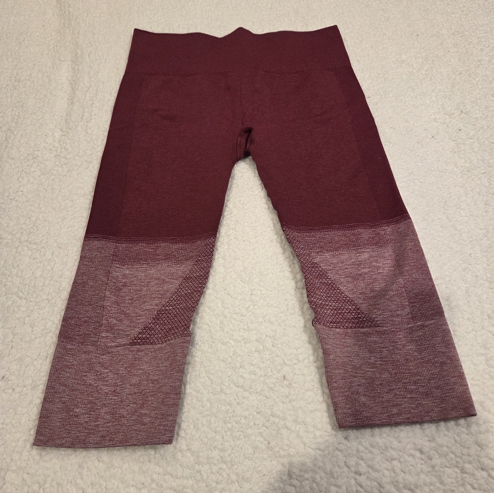 Lululemon Athletica Seamless Street Compression Capri Leggins Size 8